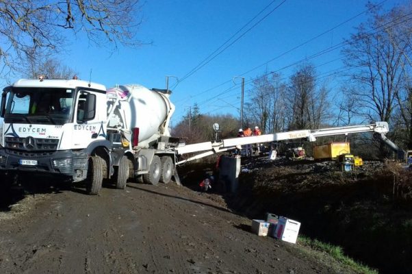 Livraison béton sur chantier avec accès difficile