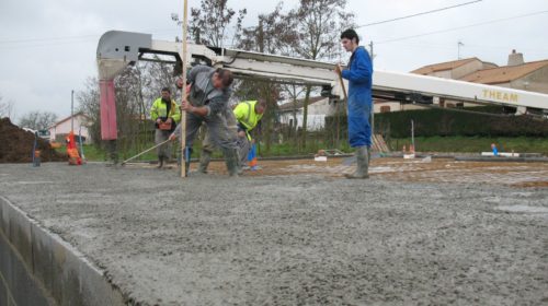 Réglage d'une dalle de béton